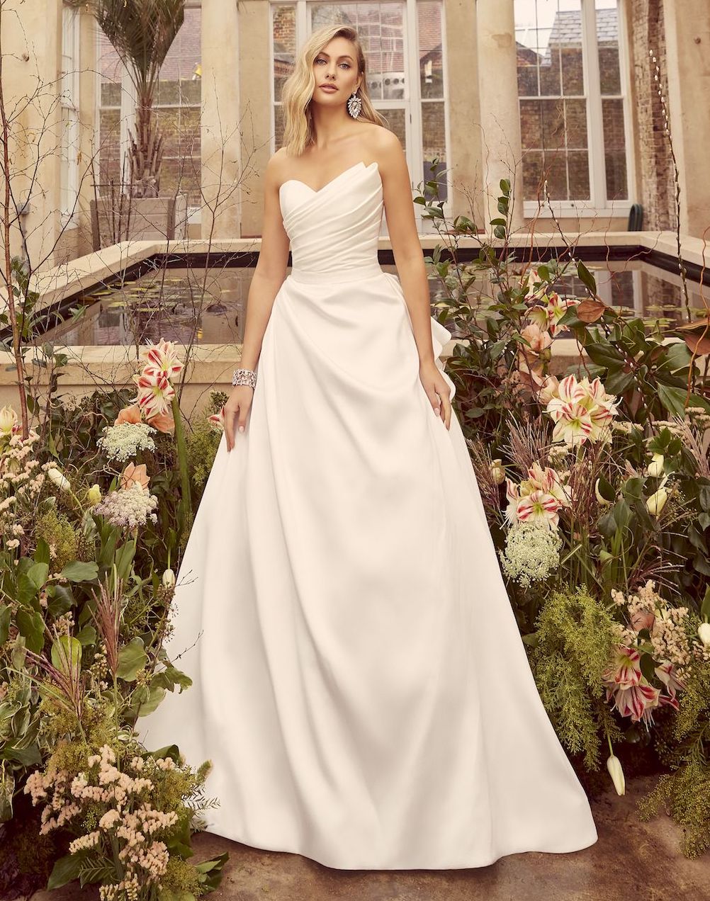elegante e raffinato abito da sposa